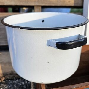 Vintage rustic enamel crock pot